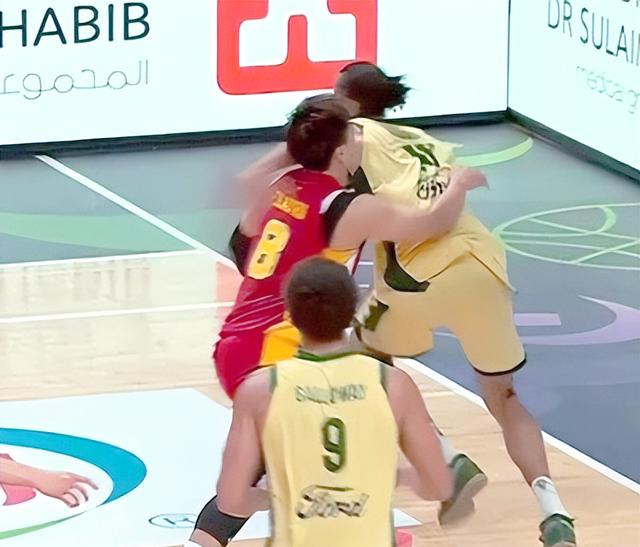 亚洲杯决赛震撼开打，巅峰对决引爆全场的简单介绍