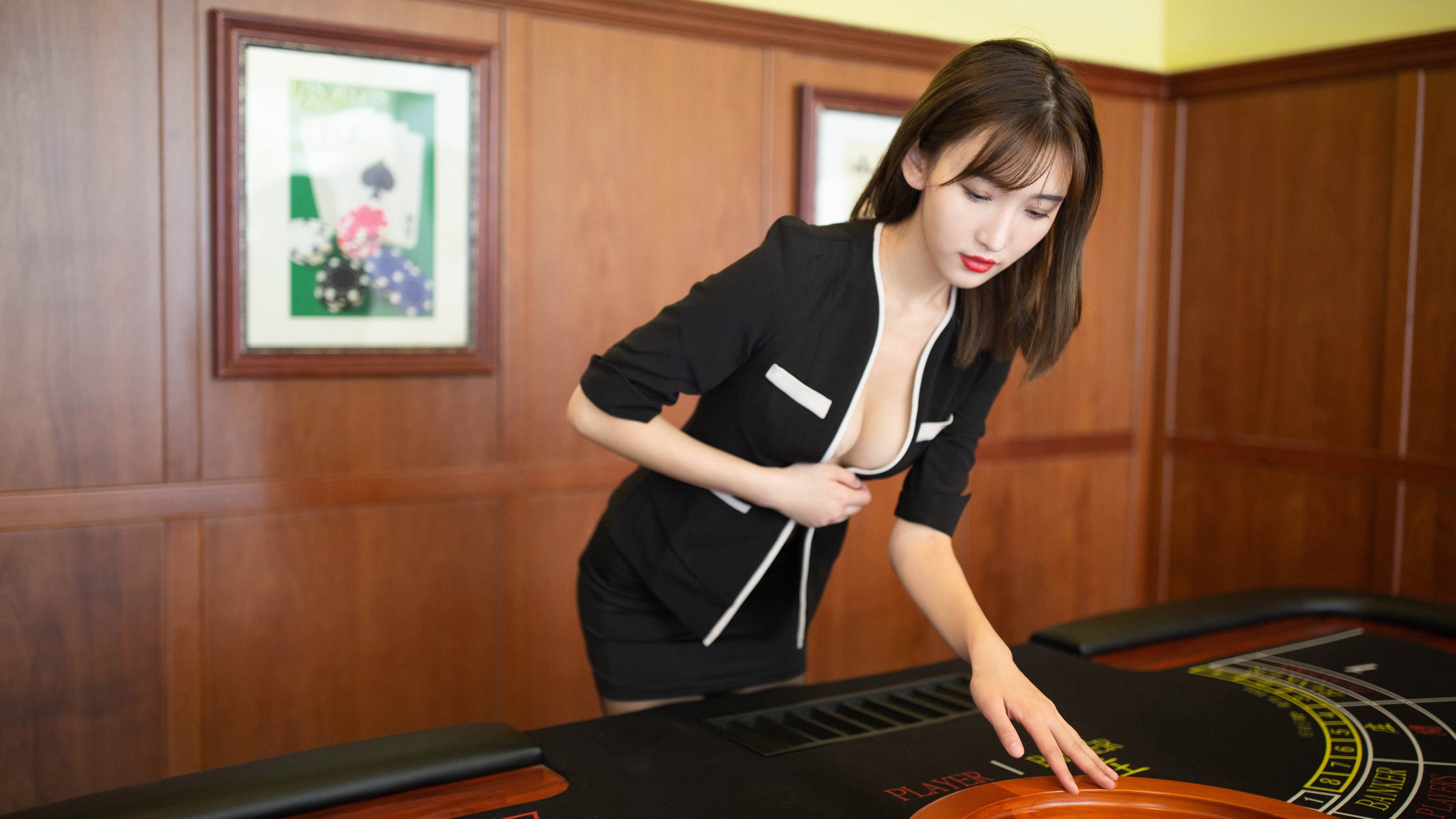 足球的双重奏，曼联提前终结悬念土耳其，劳塔罗打出生涯之夜