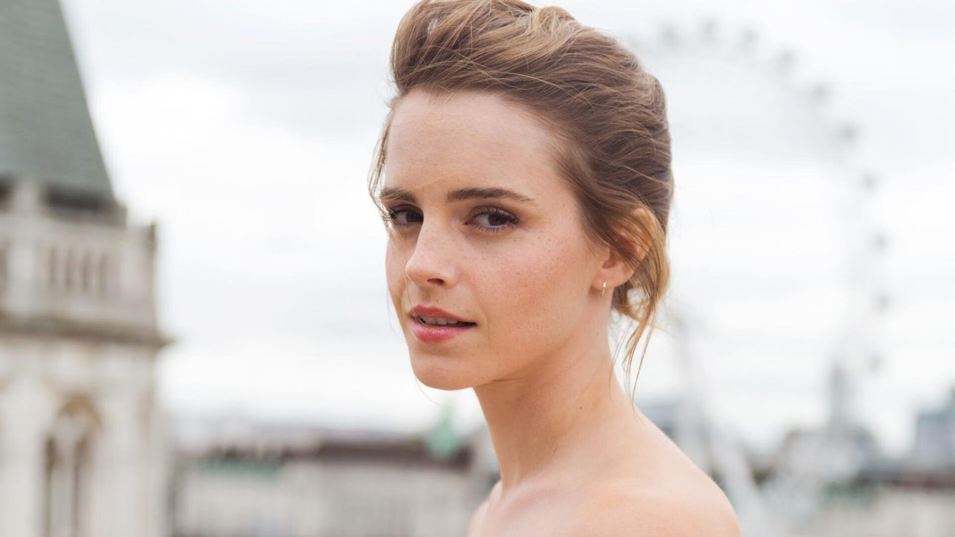 烟花与战歌,戈麦斯在梅西旧影中引爆韦洛德罗姆,一场定义唯一性的演出