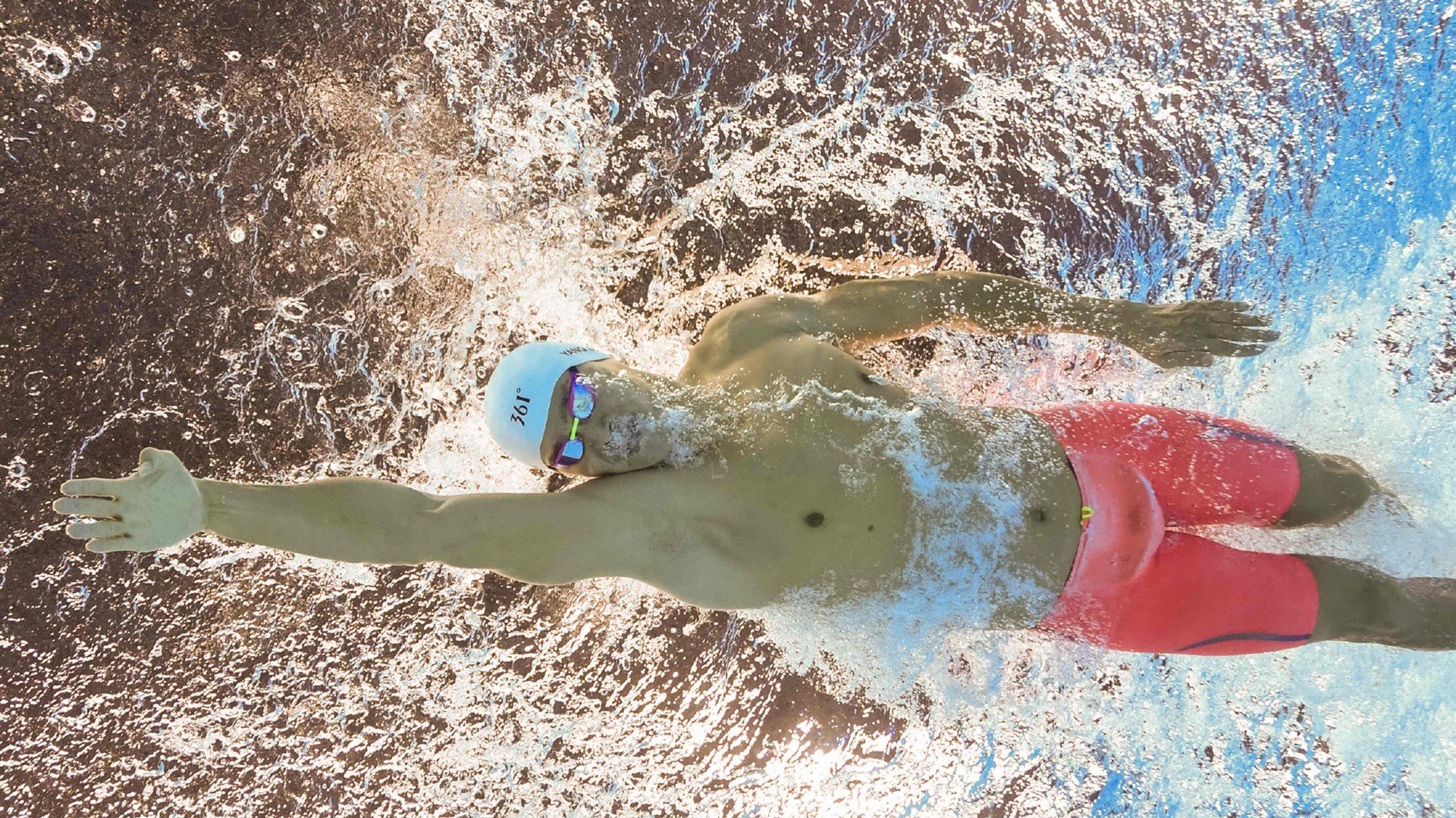 钢铁苍穹，当工人体育场的雨浇灭金州的火焰